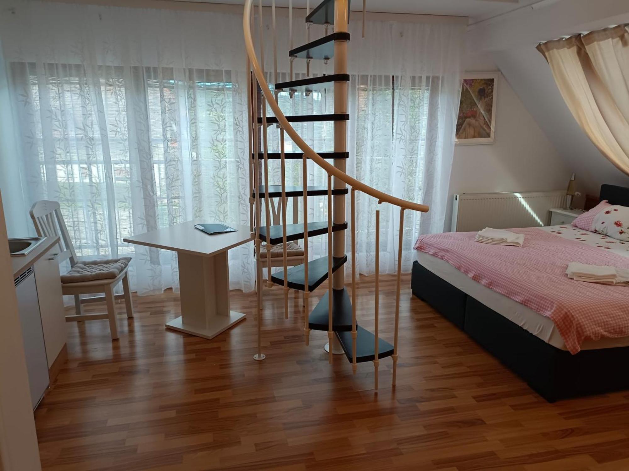 Pension Donaublick Grein 2 In Stifterstrasse 19A Buitenkant foto
